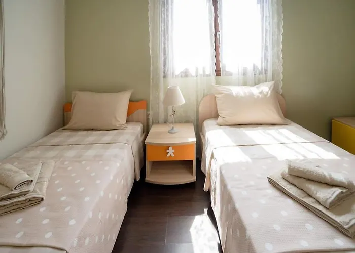 Vayianna's Garden House *