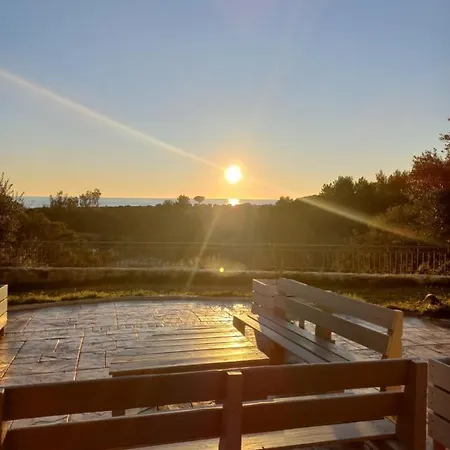 Vayianna's Garden House Villa *