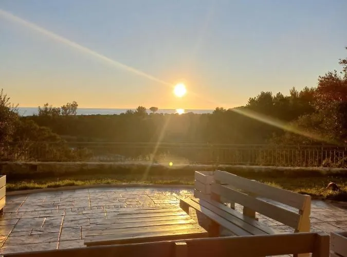 Vayianna's Garden House Villa *